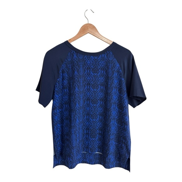 Vince Blue Geometric Print Round Neck Short Sleeve Silk Womens Size XS Pullover - Picture 1 of 14